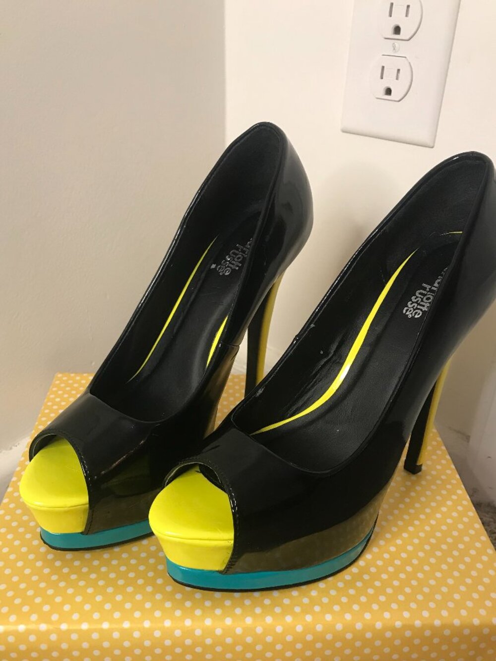 BIG BIG PUMPS! Black and neon